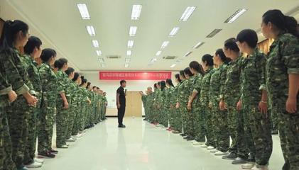 市九中及驿城区装备中心开展暑期拓展训练