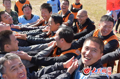 凝心聚力，携手同行——桓台县世纪中学开展精英团队拓展训练纪实